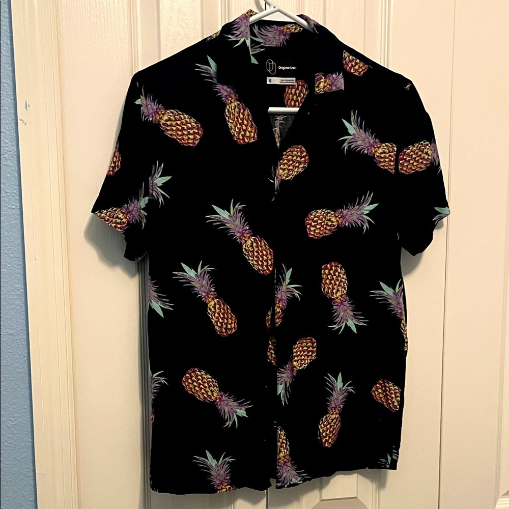 Men’s button down pineapple shirt. Size S